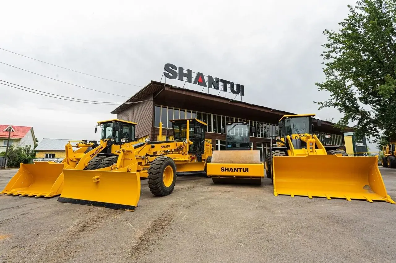 Shantui Construction Machinery — бульдозеры и техника для дорожного строительства.