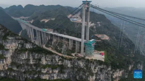 Мост Хуаяцзян-Гранд-Каньон сокращает время в пути между городами Аншун и Ляопаньшуй