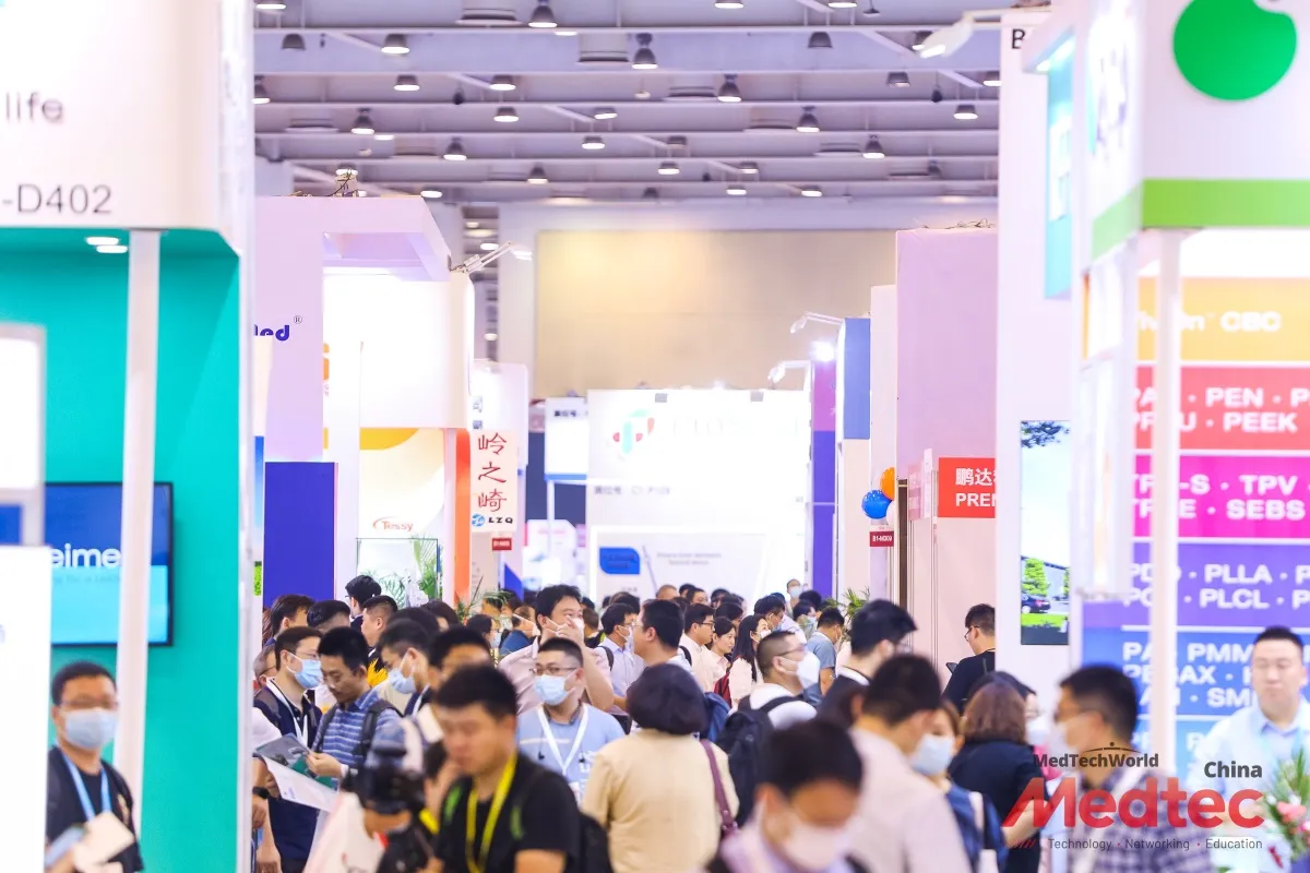 Shanghai World Expo Exhibition & Convention Center удобно расположен в центральной части Шанхая.