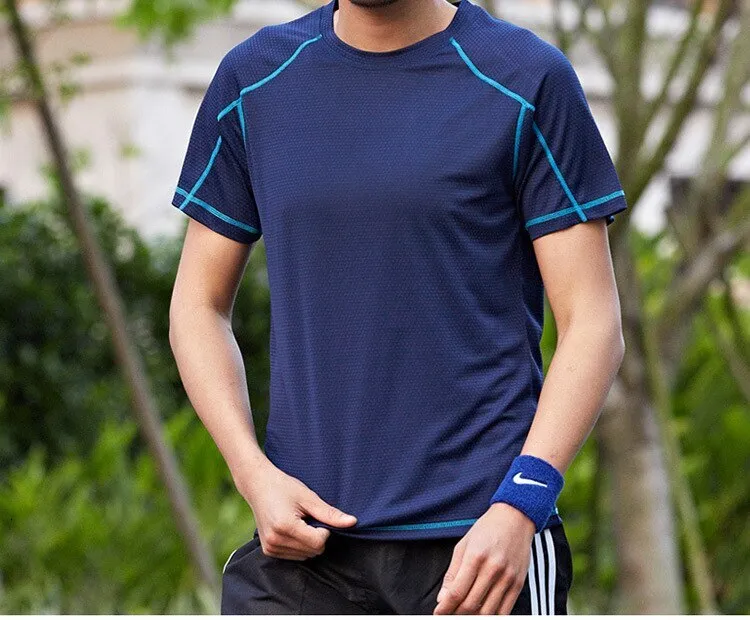 Футболки и топы – дышащие, с влагоотводящей технологией