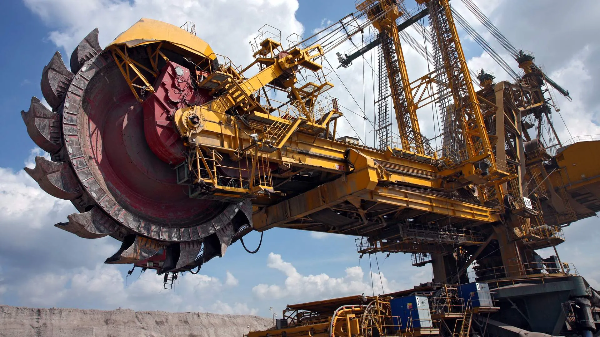 Taiyuan Heavy Industry — краны, горнодобывающее и энергетическое оборудование.