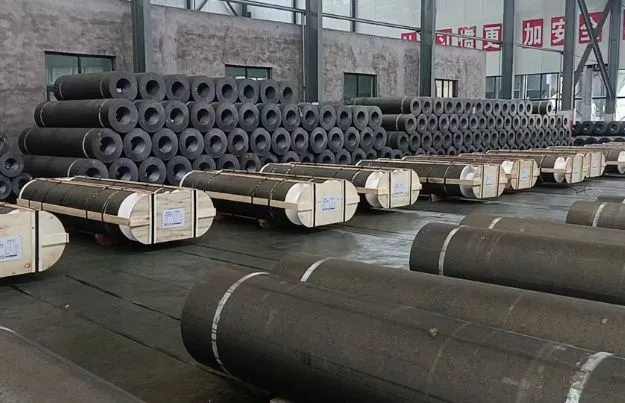 CD Graphite – предлагает электроды диаметром 300–800 мм для сталеплавильных и промышленных печей.