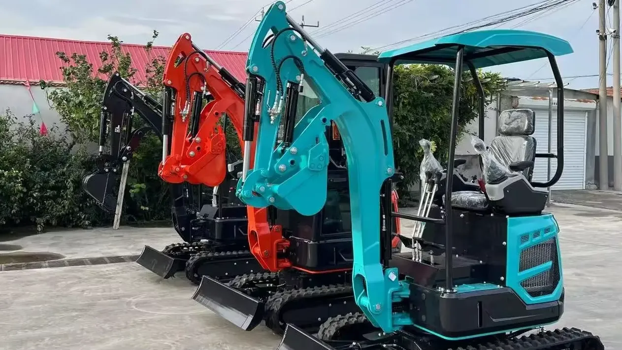 Многофункциональные мини-экскаваторы – с возможностью установки гидромолота, ковша, захвата для дерева и других насадок.