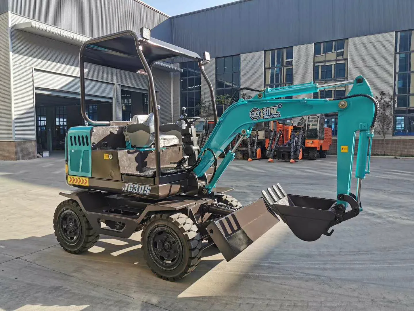 Колесные мини-экскаваторы – подходят для дорог с твердым покрытием, перемещения между стройплощадками без трала.