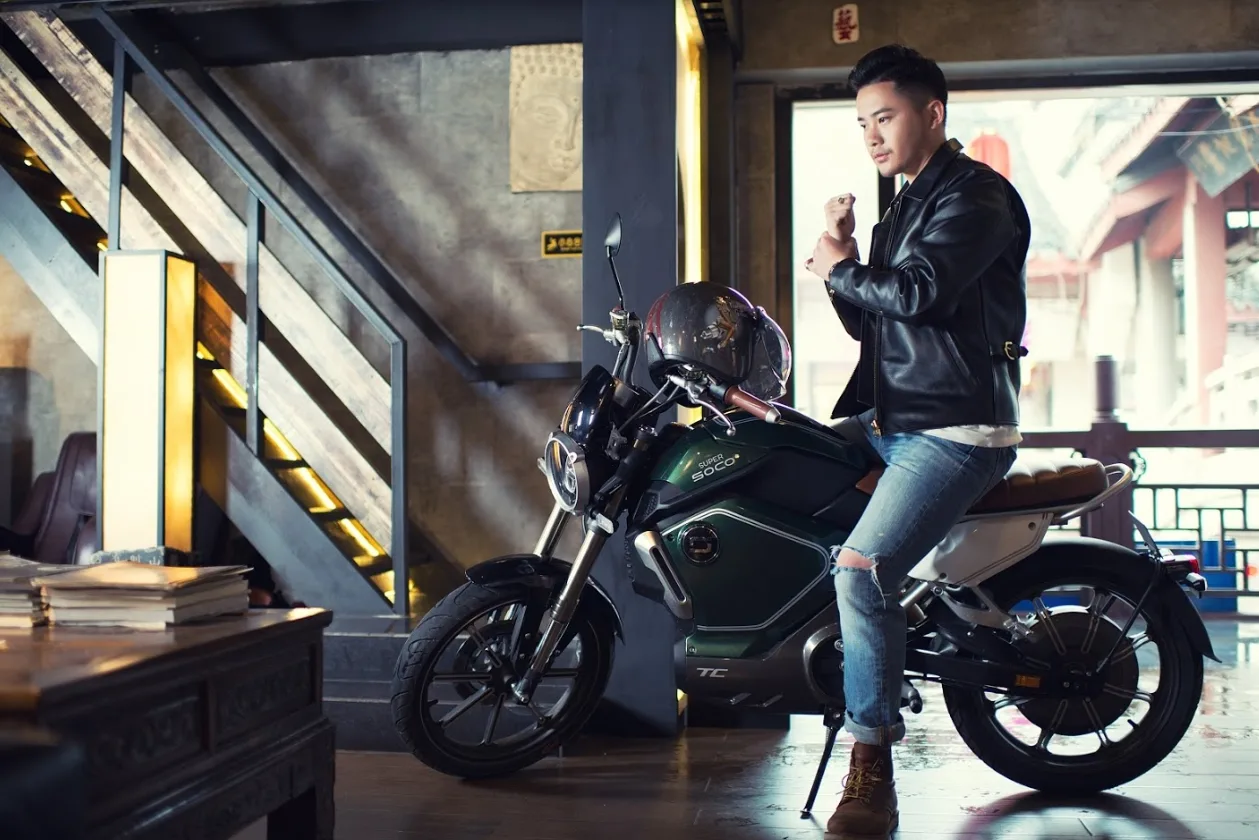 Цены на электромотоциклы Super Soco варьируются в зависимости от модели. В среднем они начинаются от 250 тысяч рублей за скутеры и достигают 450–470 тысяч рублей за топовые версии вроде TC Max.