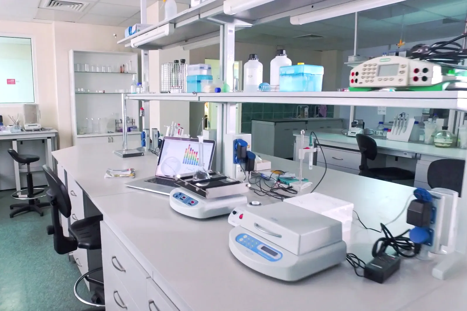 Где используется медицинское и лабораторное оборудование