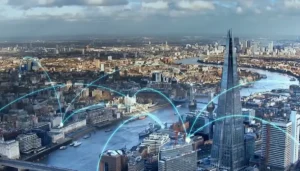 Ханчжоу City Brain — система анализа больших данных для управления городской инфраструктурой; экономия времени на транспорт до 20%.