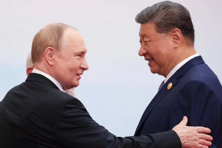 Владимир Путин и Си Цзиньпин на саммите ШОС 2025 в Тяньцзине